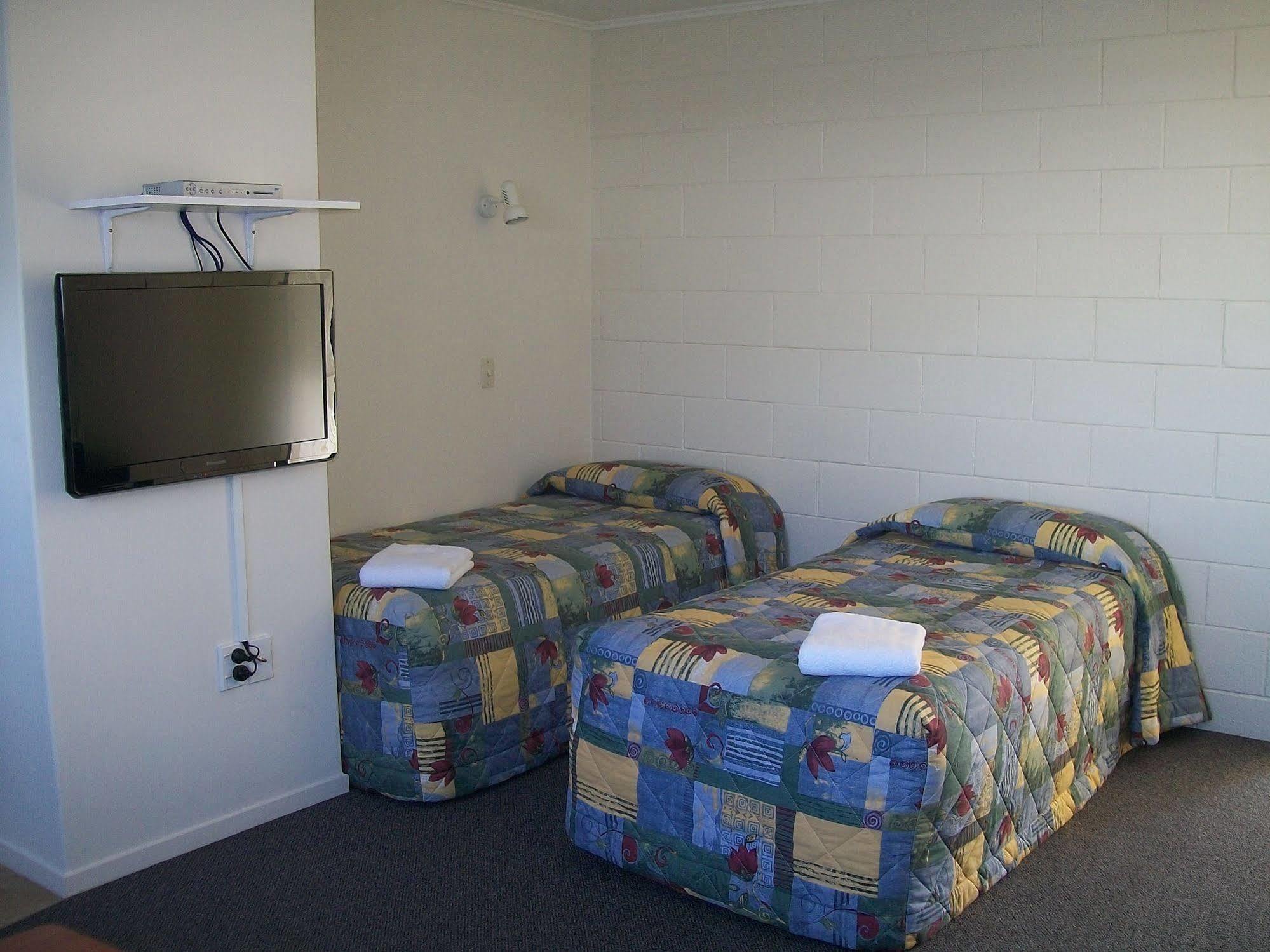 Cedar Court Motel Нейпиър Екстериор снимка