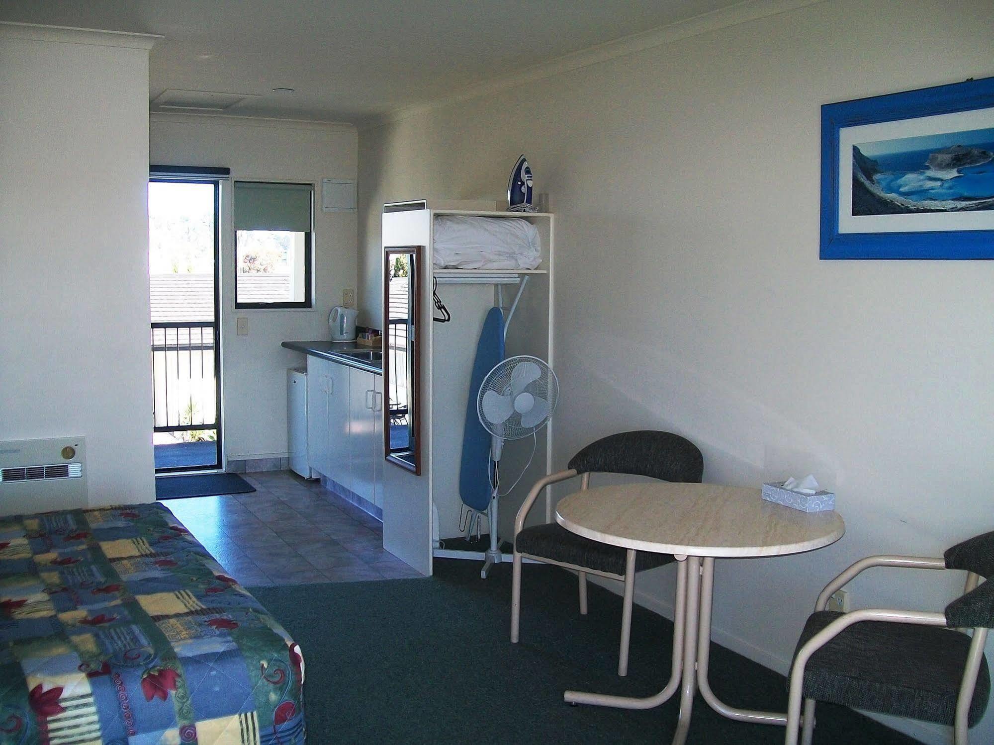 Cedar Court Motel Нейпиър Екстериор снимка